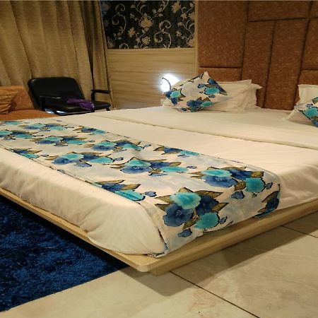 Hotel Lotus Villa Ahmedabad Buitenkant foto