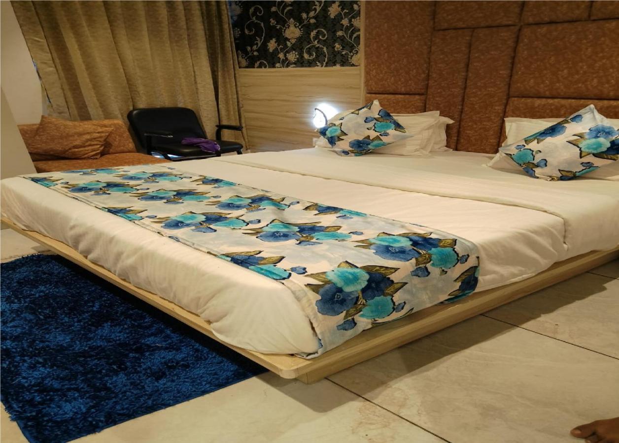 Hotel Lotus Villa Ahmedabad Buitenkant foto