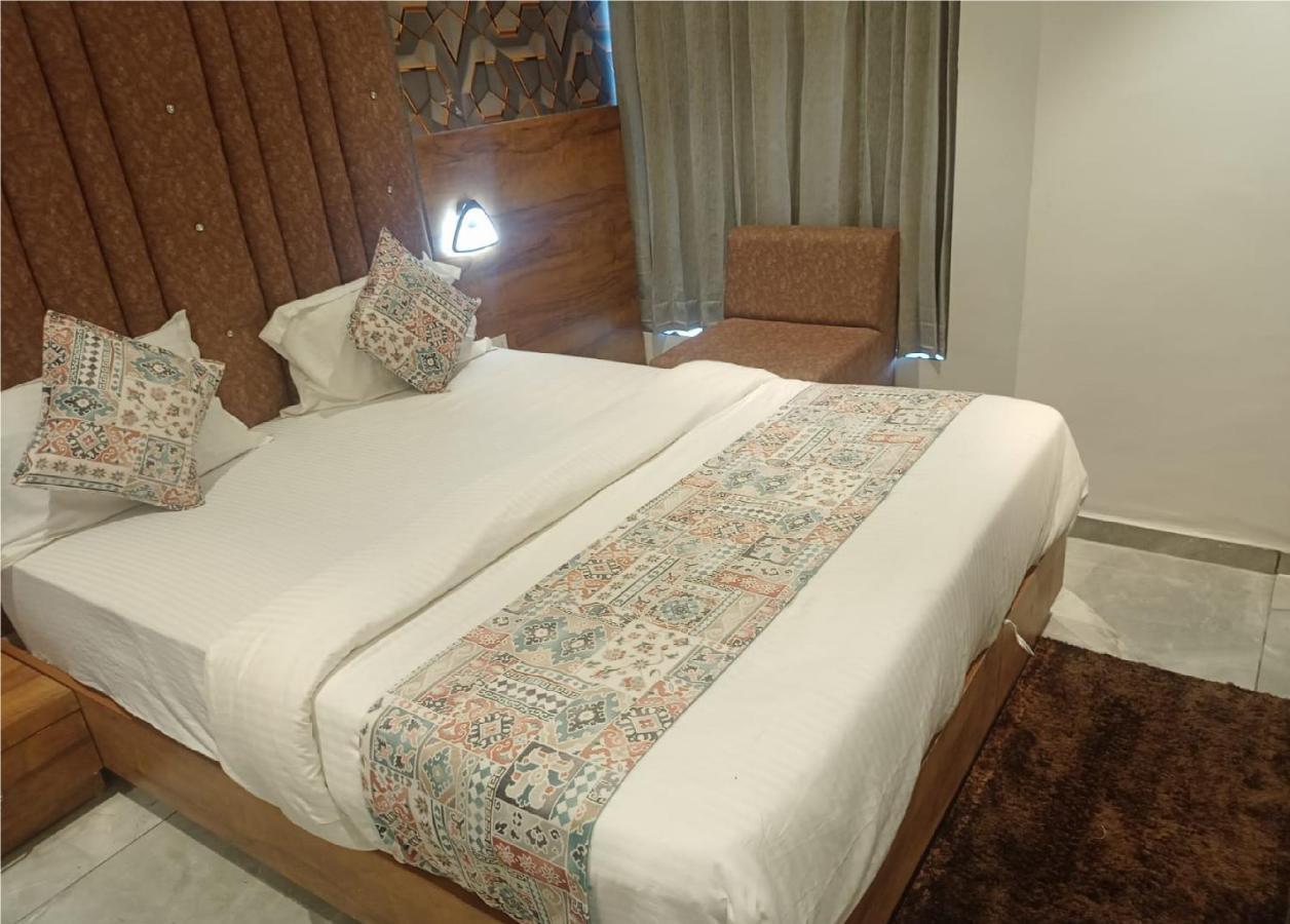Hotel Lotus Villa Ahmedabad Buitenkant foto