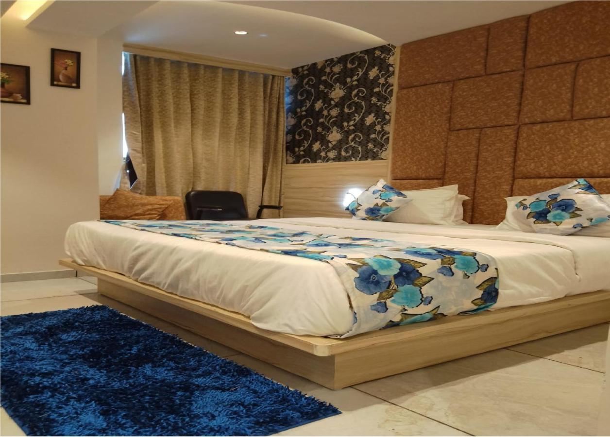 Hotel Lotus Villa Ahmedabad Buitenkant foto