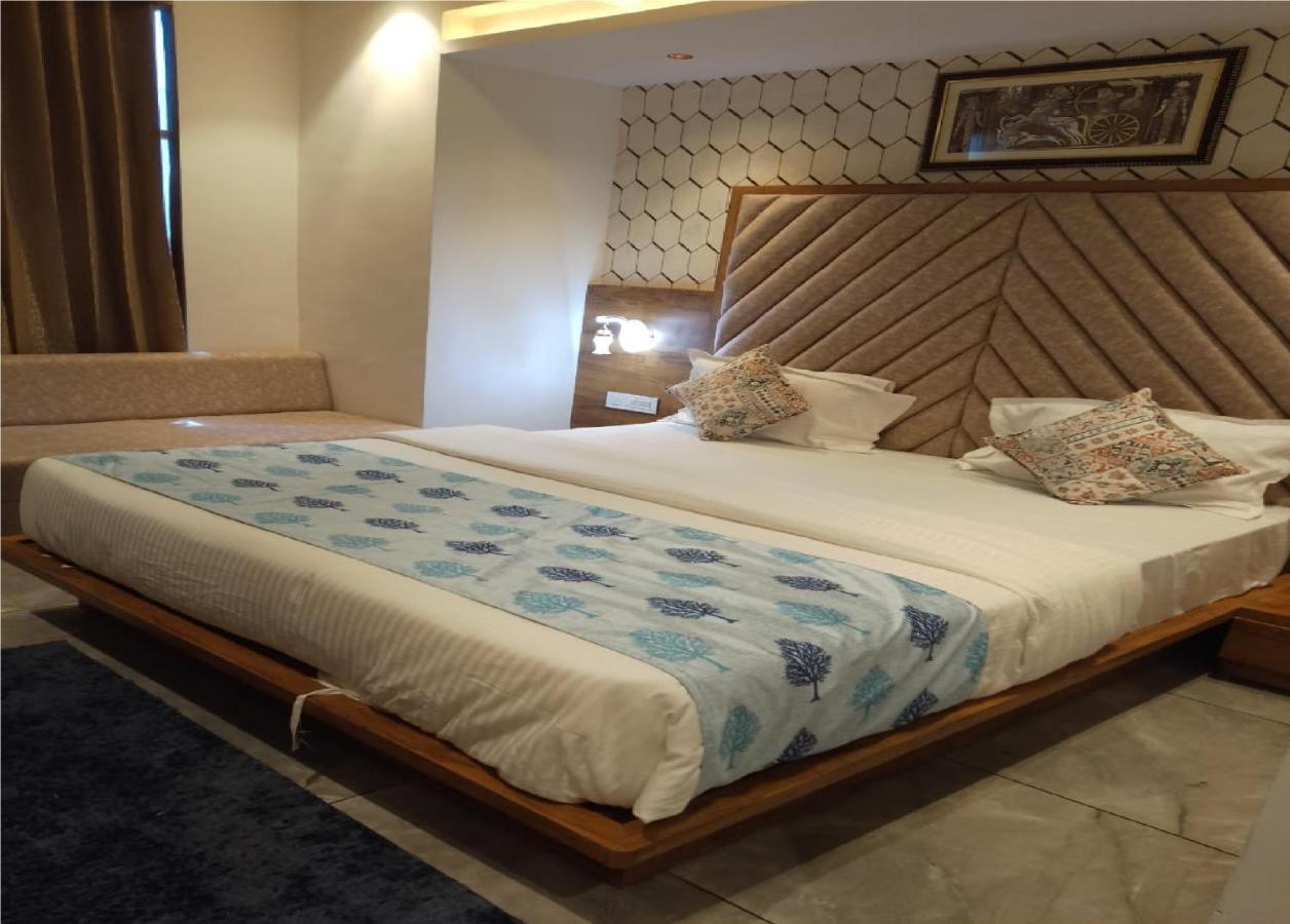 Hotel Lotus Villa Ahmedabad Buitenkant foto