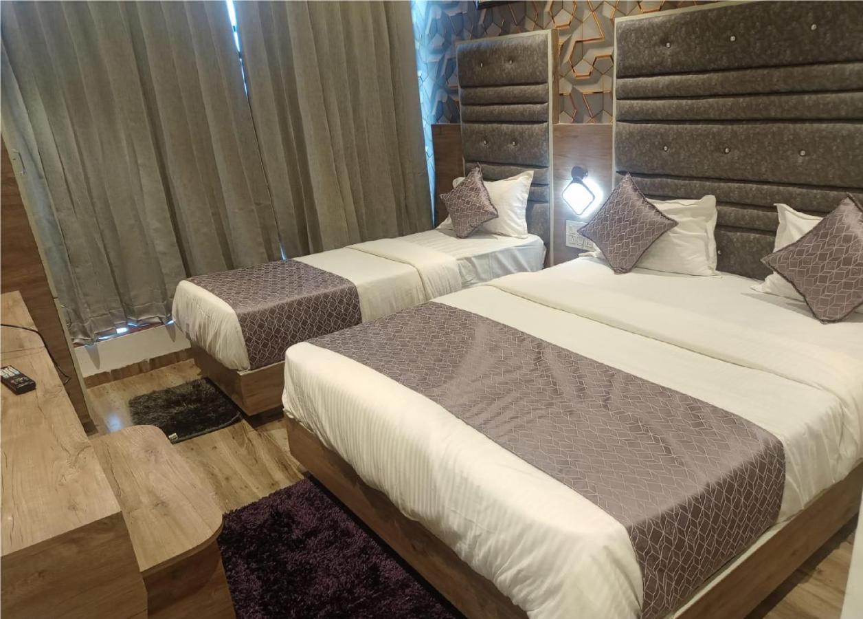 Hotel Lotus Villa Ahmedabad Buitenkant foto