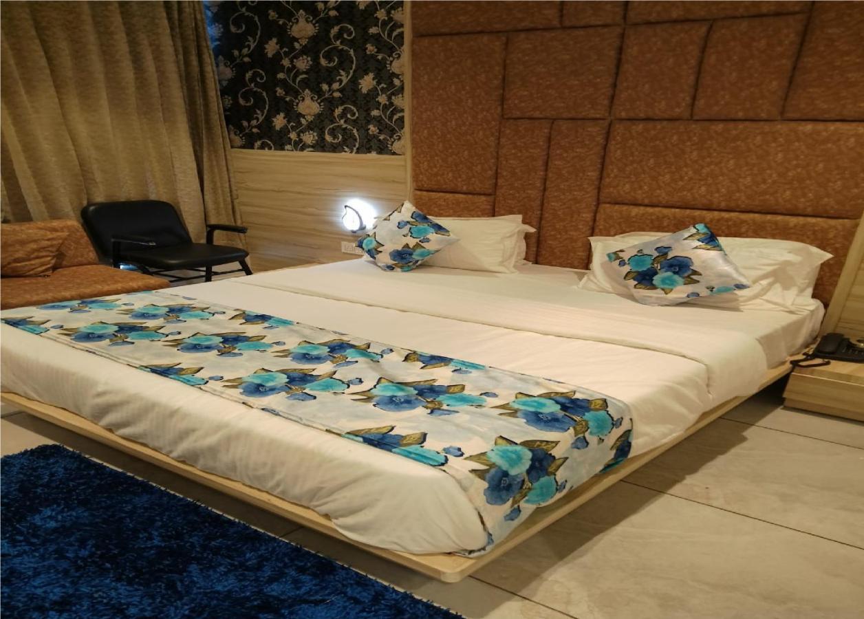Hotel Lotus Villa Ahmedabad Buitenkant foto