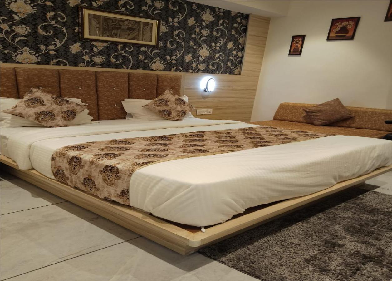 Hotel Lotus Villa Ahmedabad Buitenkant foto