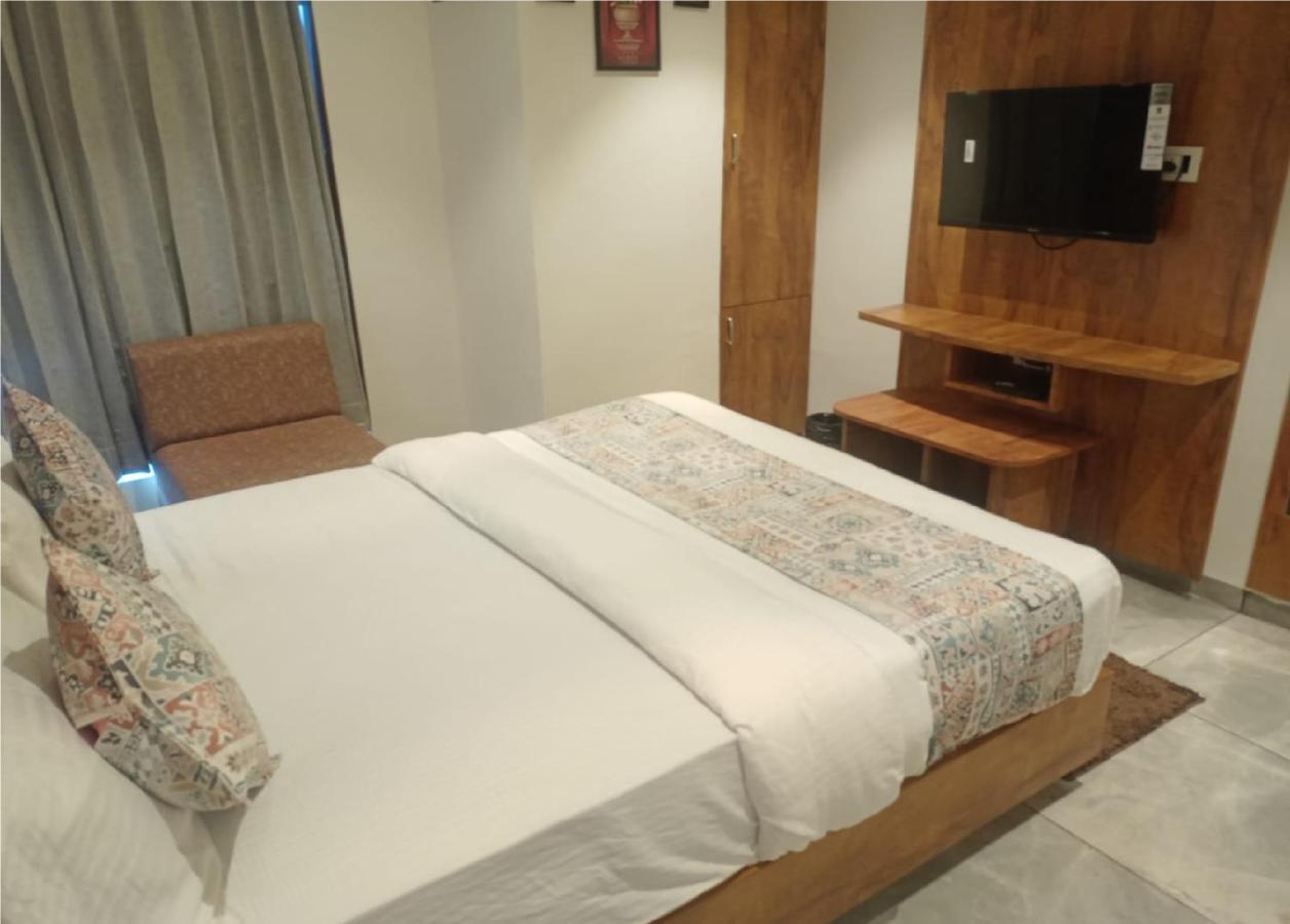 Hotel Lotus Villa Ahmedabad Buitenkant foto
