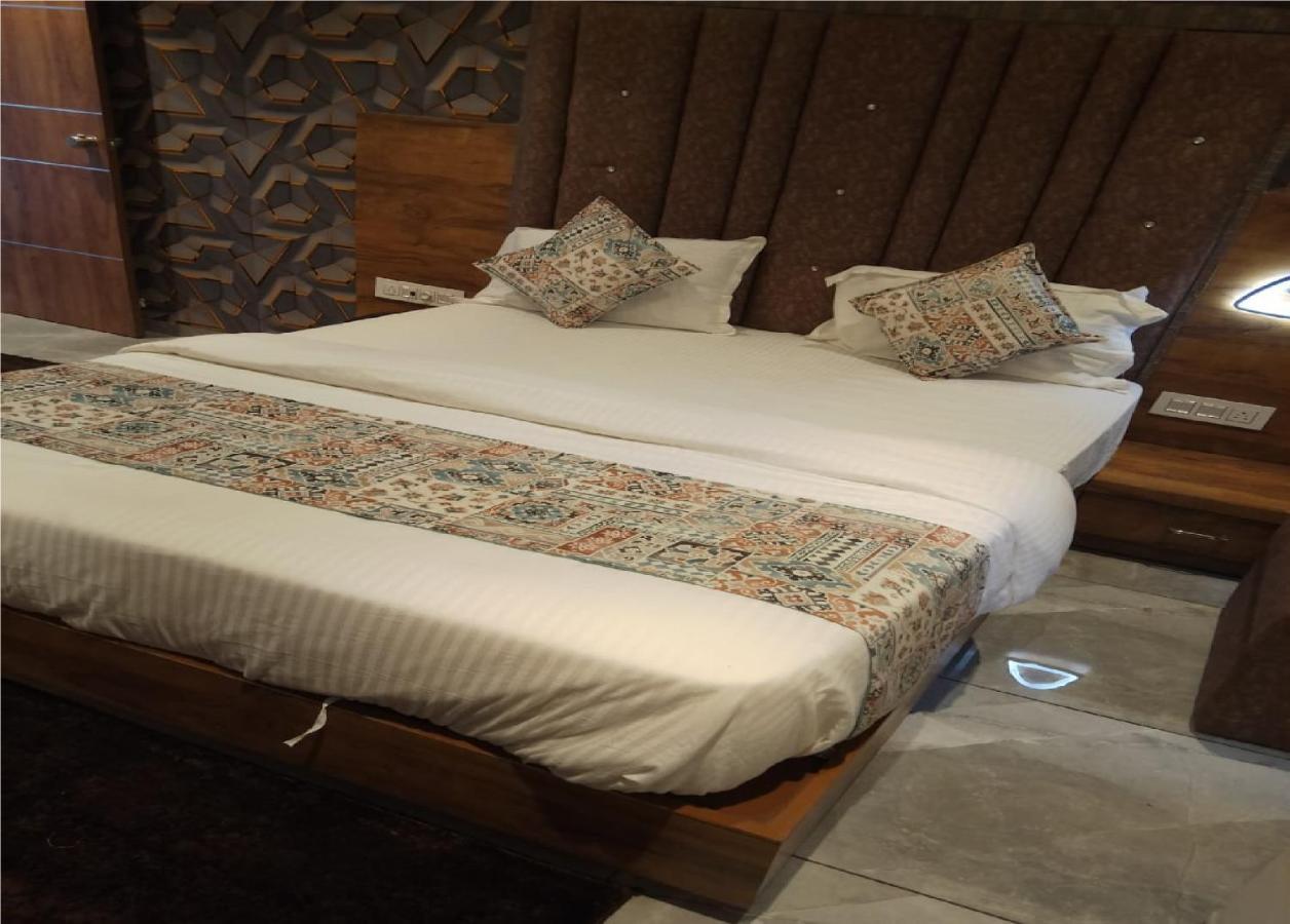 Hotel Lotus Villa Ahmedabad Buitenkant foto