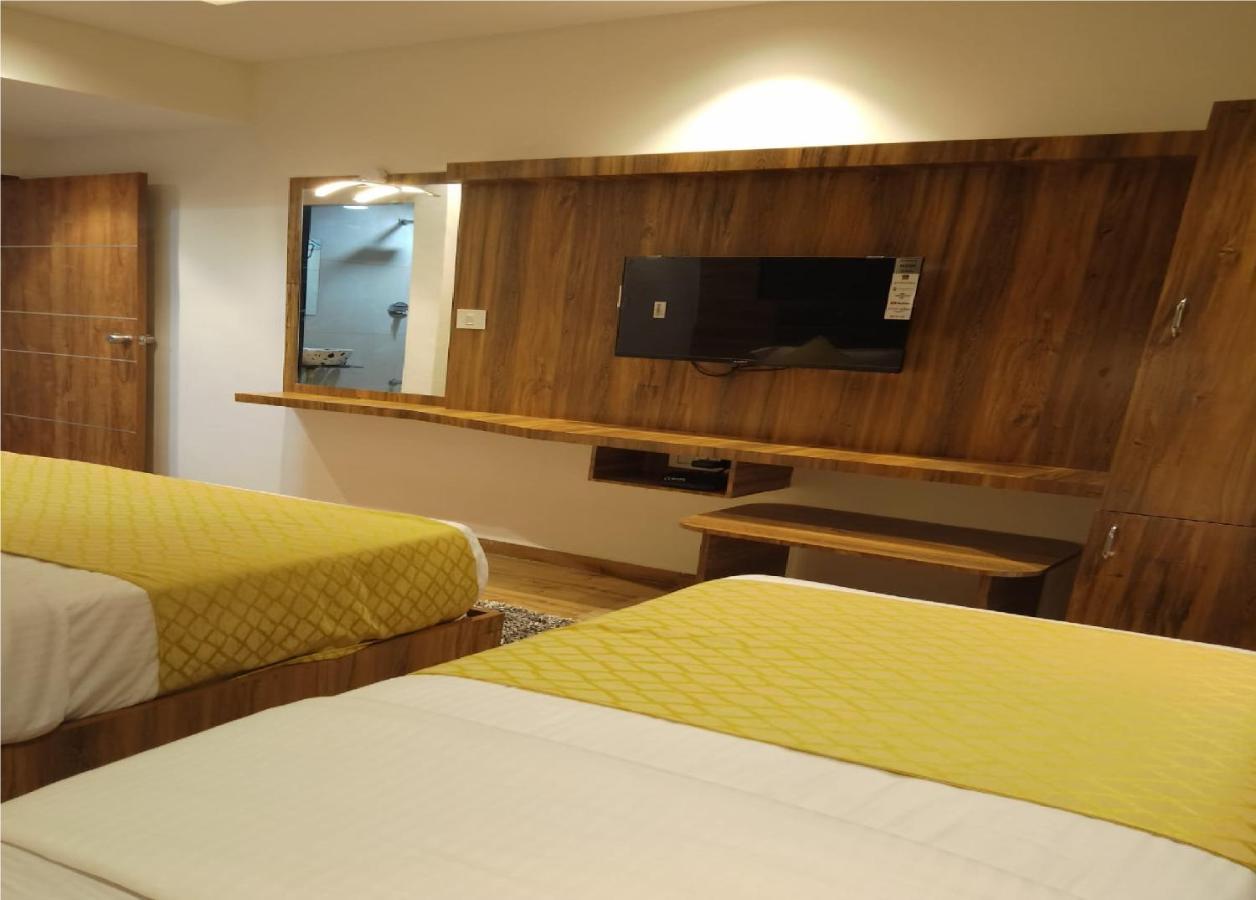 Hotel Lotus Villa Ahmedabad Buitenkant foto
